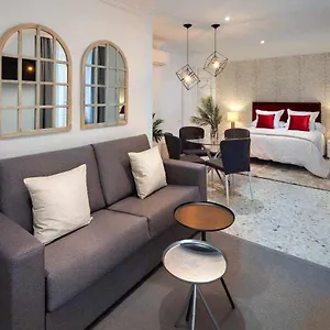wanderlust-malaga-apartamentos-1.hotelsinnerja.org/