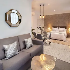 wanderlust-malaga-apartamentos-2.hotelsinnerja.org/