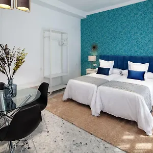 wanderlust-malaga-apartamentos-3.hotelsinnerja.org/
